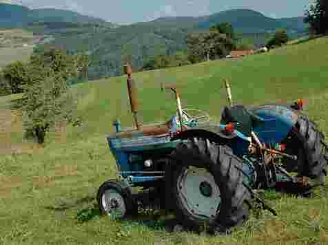 Отец раздавил на тракторе свою 11-летнюю дочь. Фото: pxhere.com