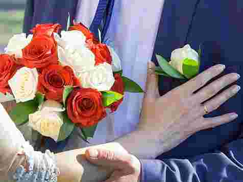 Молодожены после свадьбы случайно выбросили шкатулку с подаренными деньгами. pixabay.com