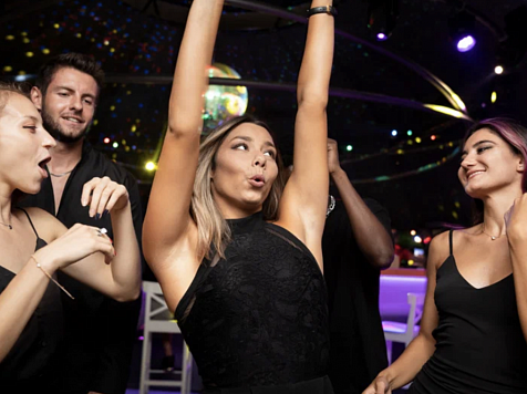 Красноярцев не пустили на вечер современного искусства — люди покупали билеты заранее. Фото: Яндекс Афиша