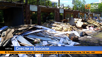 В Красноярске пешеходные дорожки оказались завалены мусором от снесённых павильонов