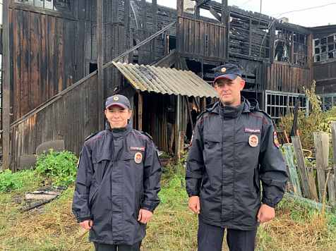 В Красноярском крае полицейские спасли из огня двух человек. Фото, видео: 24.мвд.рф