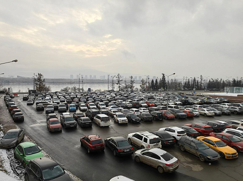 В Красноярске платная парковка на съезде с Коммунального моста станет дешевле. Фото: мэрия Красноярска