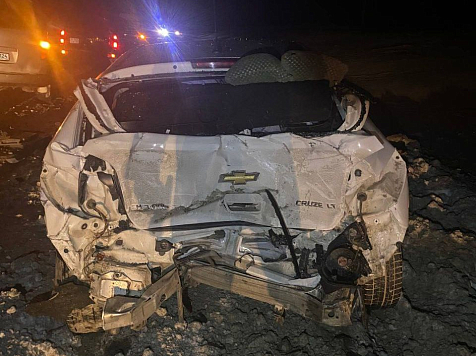 На заснеженной трассе в Красноярском крае минивэн столкнулся с легковушкой — есть погибший. Фото: 24 ГОСАВТОИНСПЕКЦИЯ