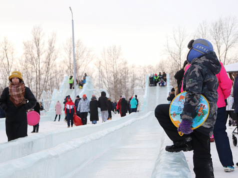 Ледовый городок и горки на острове Татышев в Красноярске начнут разбирать. Фото: «Татышев-парк»