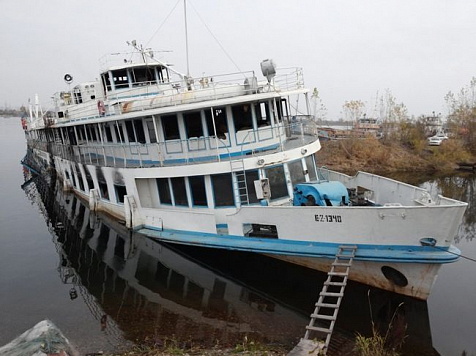 Владельцев брошенных кораблей на острове Молокова пытаются обязать их убрать через суд . Фото: krasproc.ru