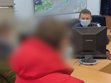 В Красноярске 15-летний подросток едва не сбил полицейского. Фото, видео: МВД