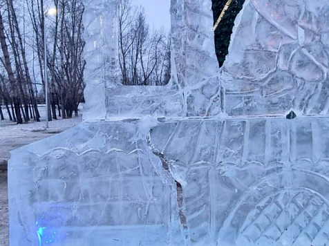 В Красноярске объявили о демонтаже растаявшего ледового городка на острове Татышев . Фото: t.me/tatyshev_park