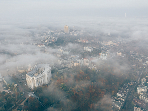 Красноярск окутал смог. Датчики загрязнения воздуха зашкаливают. Фото: freepik.com