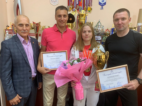 Школьница из Красноярска стала чемпионкой Европы по боксу и получила 4 тысячи долларов . Фото:  https://vk.com/krasnoyarskrf