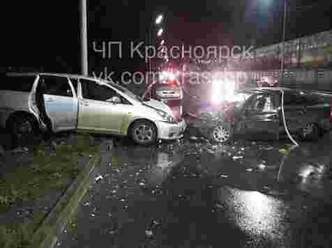 Водитель «Приоры» устроил «лобовое» ДТП на Дубровинского в дождь (фото). Фото: ЧП Красноярск