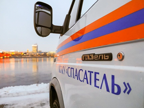 В Красноярске спасатели 37-летнего вытащили мужчину из подполья. Фото: служба спасения Красноярского края