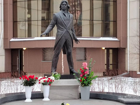 В Красноярске 22 ноября почтили память Дмитрия Хворостовского. Фото: мэрия