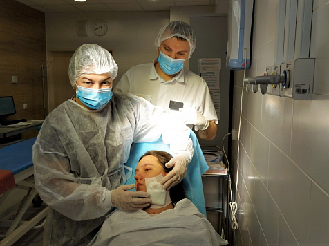 Женщине из Канска вырезали гнойное воспаление на шее прямо во время родов. Фото: краевая клиническая больница