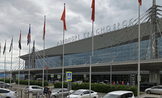 Хамство и агрессия: пассажиров задержанного рейса из Красноярска держали без еды и воды