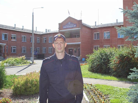 В Зеленогорске полицейский спас соседа из горящей квартиры. Фото: 24.мвд.рф