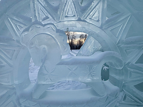 Ледовый городок в Красноярске ушел на ТО. Фото: Татышев-парк